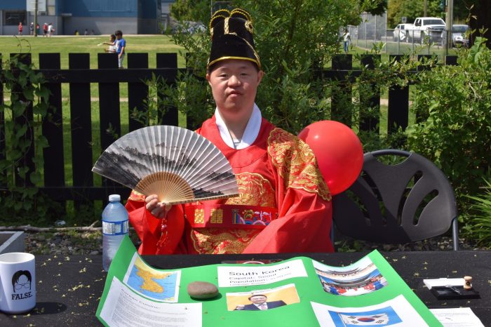 Raphael in traditional Korean clothing